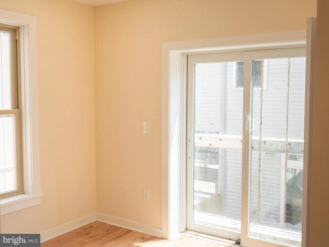 Primary Photo - 1732 W Girard Ave