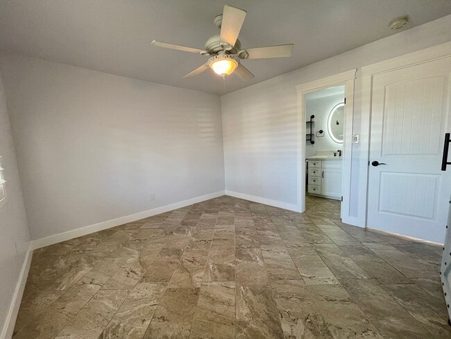 Building Photo - Beautifully Updated 3 Bedroom 2 Bathroom H...