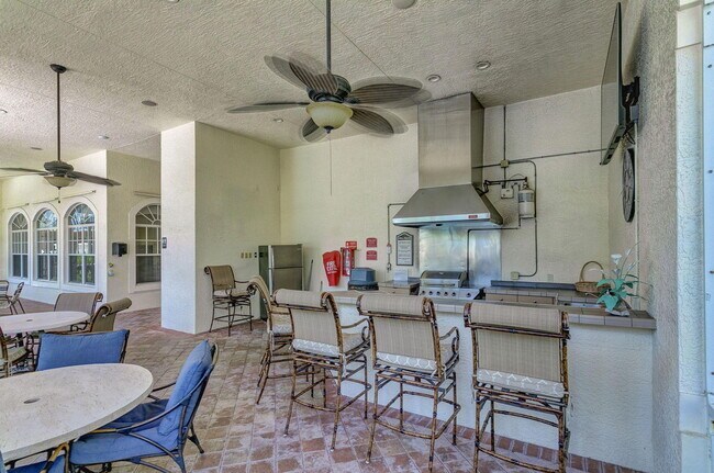 Building Photo - 5301 Myrtlewood Cir E