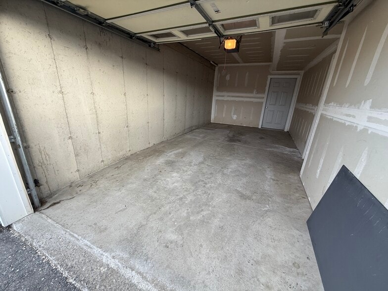 Garage - 300 Saratoga Ave