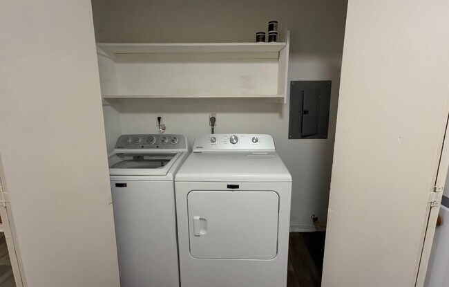 Building Photo - 2 bedroom 1.5 bath duplex - Edmond Schools- August Move In