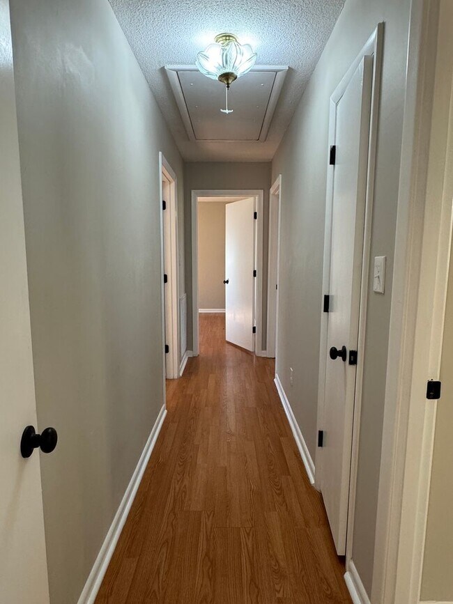 Building Photo - Darling on Deborah