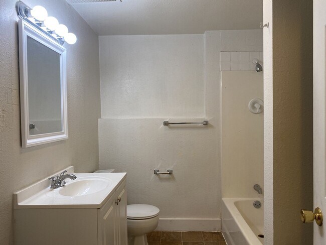 Building Photo - 2 Bed 1 Bath Duplex in Country Setting - NW Ft. Collins