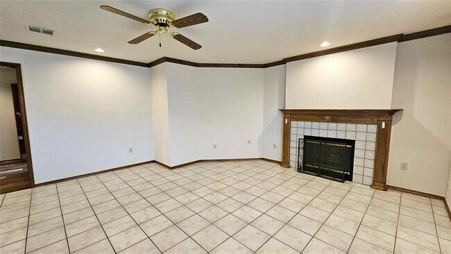 Building Photo - 1225 NW 198th St