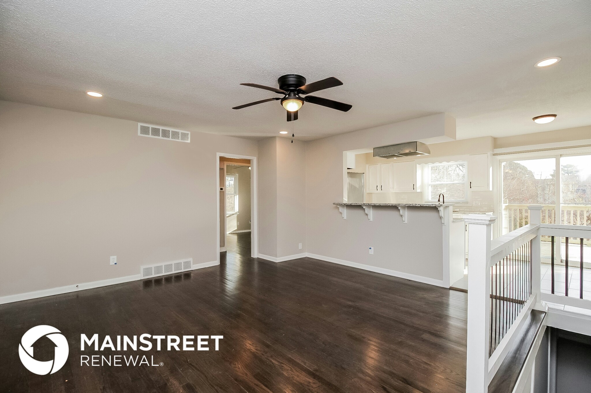 Building Photo - 721 N Sunset Dr