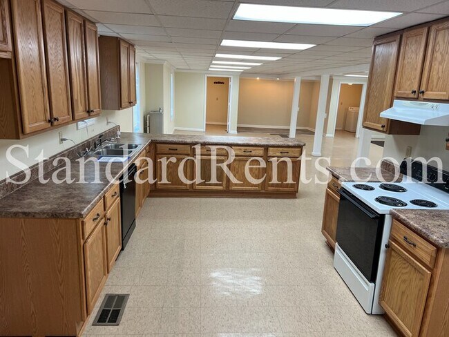 Building Photo - 6320 Cooper St