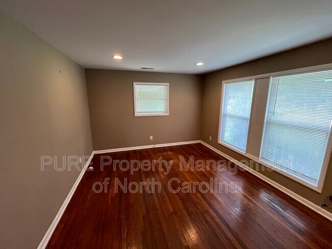 Building Photo - 4304 Wedgewood Dr