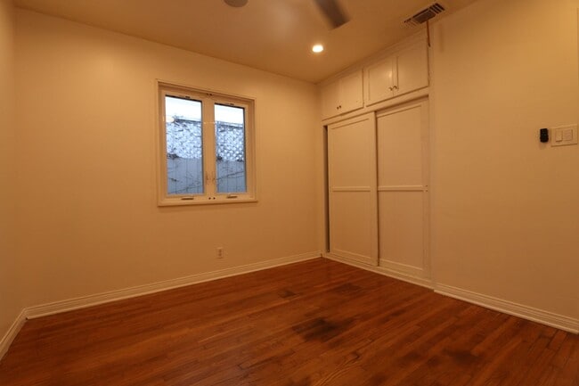 Building Photo - Comfort Meets Style in This Updated Kentwood Home