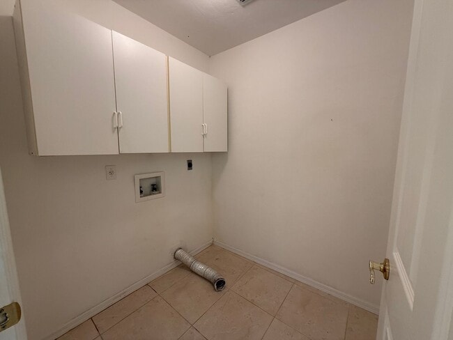 Building Photo - Charming 3-Bedroom Home in Broadmoor – Move-In Ready!