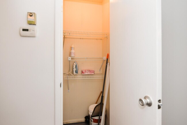 Building Photo - 8 Lake Vista Trail