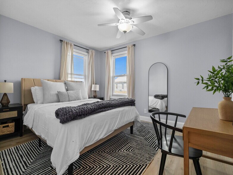 Building Photo - 168 School St