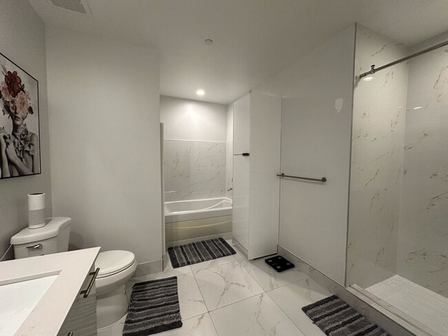 Building Photo - 950 Brickell Bay Dr