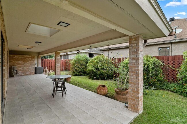 Building Photo - 21 E Moore Rd