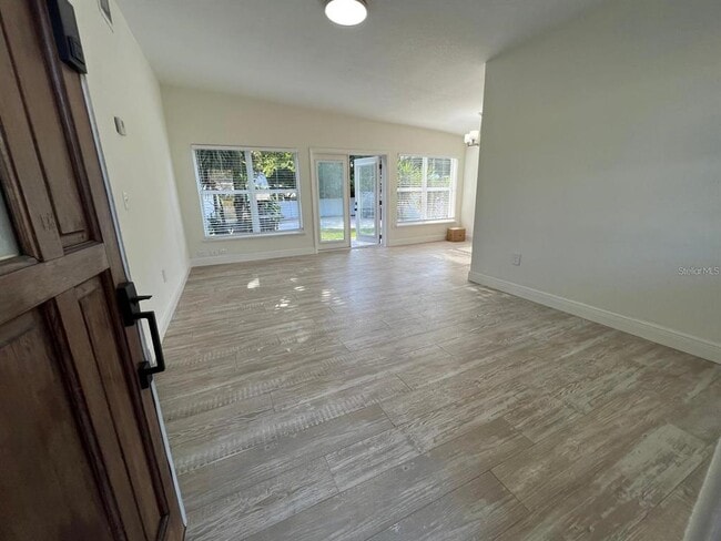 Building Photo - 5037 Lake Howell Rd