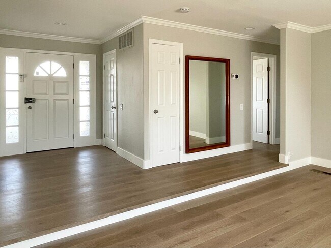 Building Photo - 1481 Lemos Ln