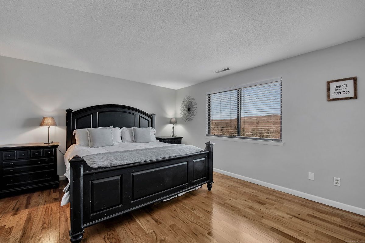 Building Photo - 157 Beacon Hill Common