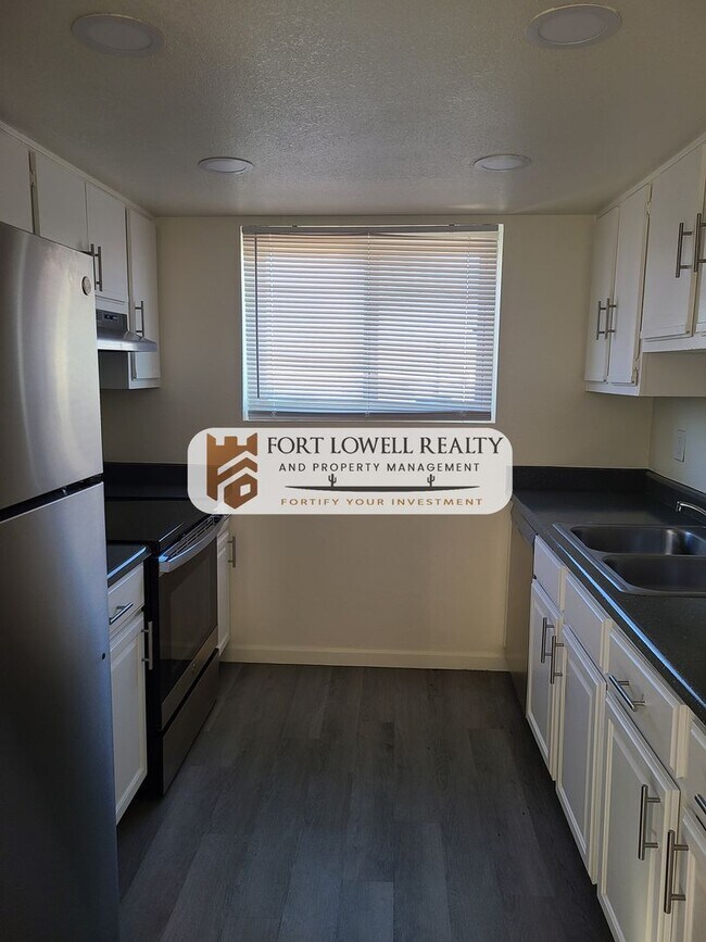 Building Photo - Newly Renovated 2 Bedroom, 1 Bath with Washer/Dryer Hook Ups.  SECTION 8 ACCEPTED