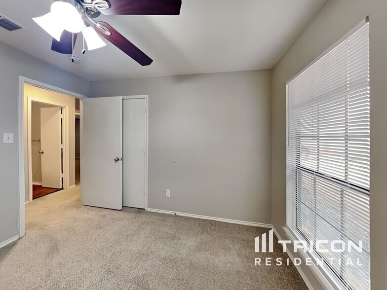Building Photo - 6007 Big Springs Dr