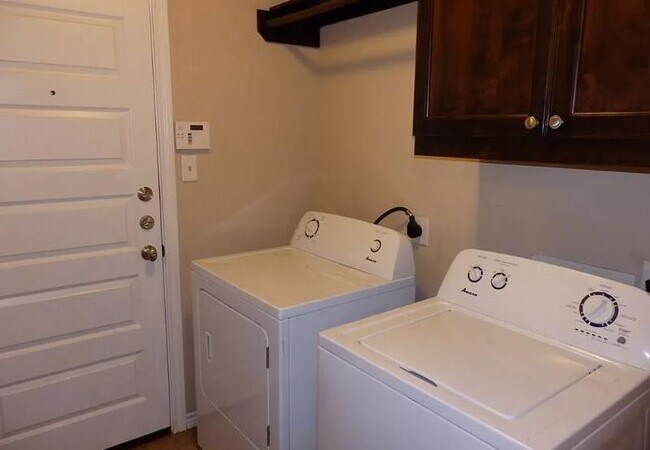 Building Photo - 3601 Davidson Dr