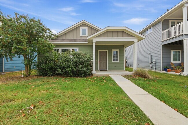 Building Photo - "Charming 3-Bed Oasis in San Marcos with 2 Full Baths – 1424 Sq Ft of Comfort!"