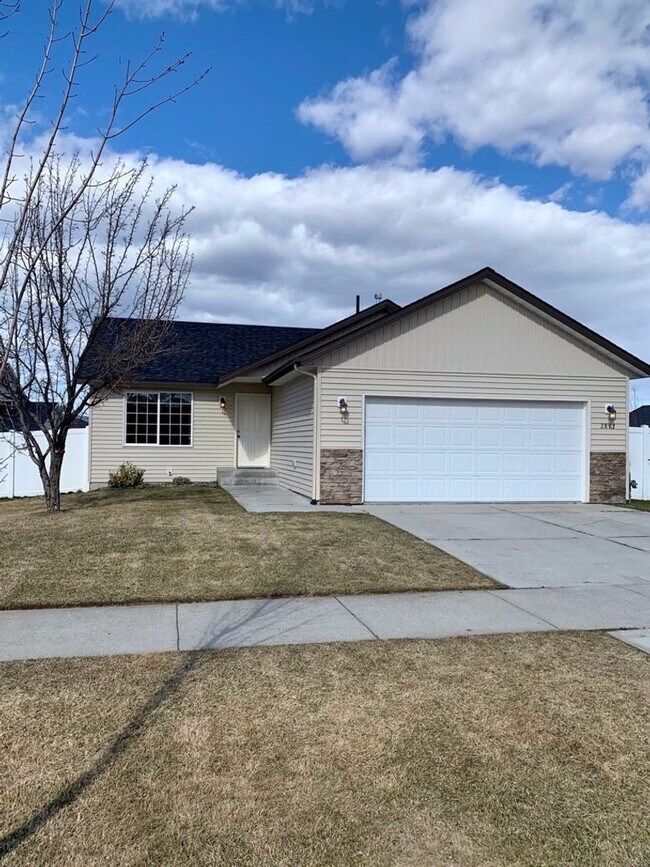 Building Photo - Beautiful 3 bedroom 2 bath home in Post Falls.