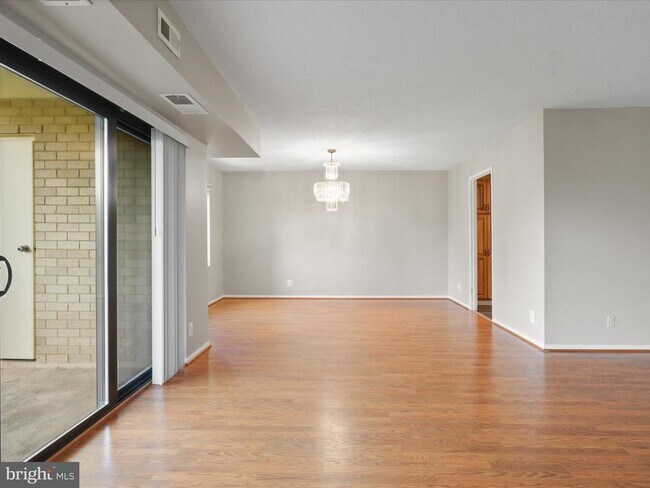 Building Photo - 203 Yoakum Pkwy
