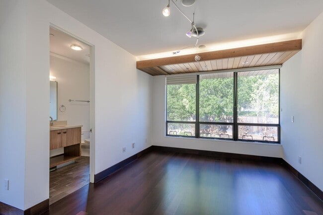 Building Photo - 2510 Skyfarm Dr