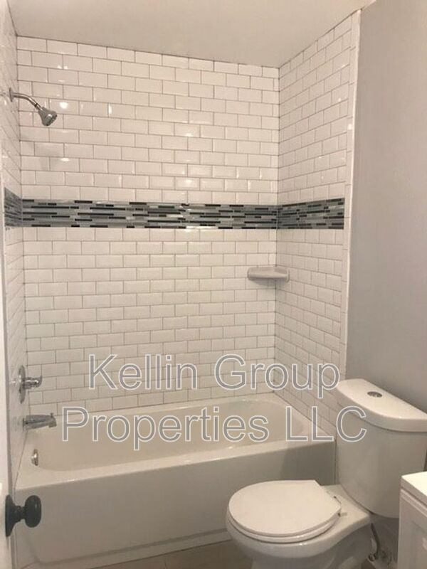 Building Photo - 1027 N Brunnell Pkwy