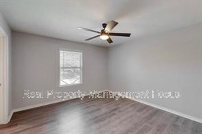 Building Photo - 14724 Overview Dr