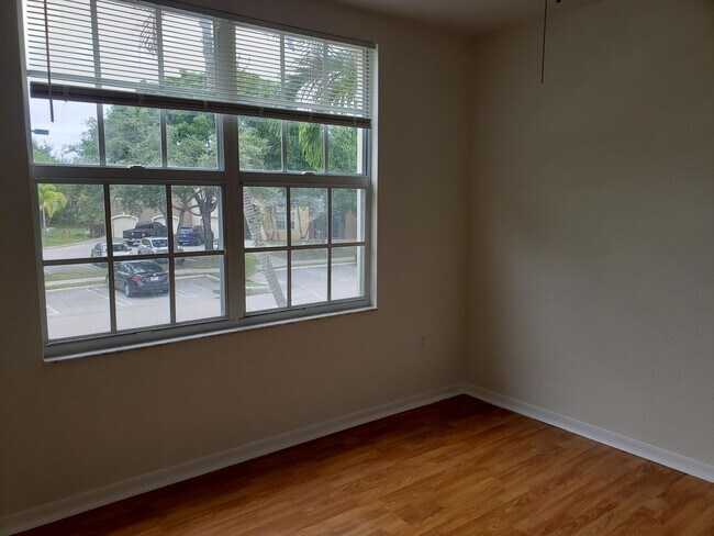 Building Photo - 15155 Michelangelo Blvd