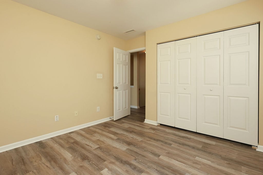 Building Photo - 8843 Thornton Town Pl