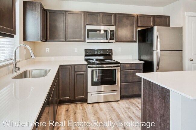 Building Photo - 4 br, 2.5 bath House - 8419 63rd St NE