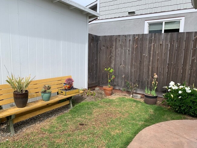 Building Photo - Charming 2Bd/1Ba Pleasure Point Cottage – Steps from the Ocean