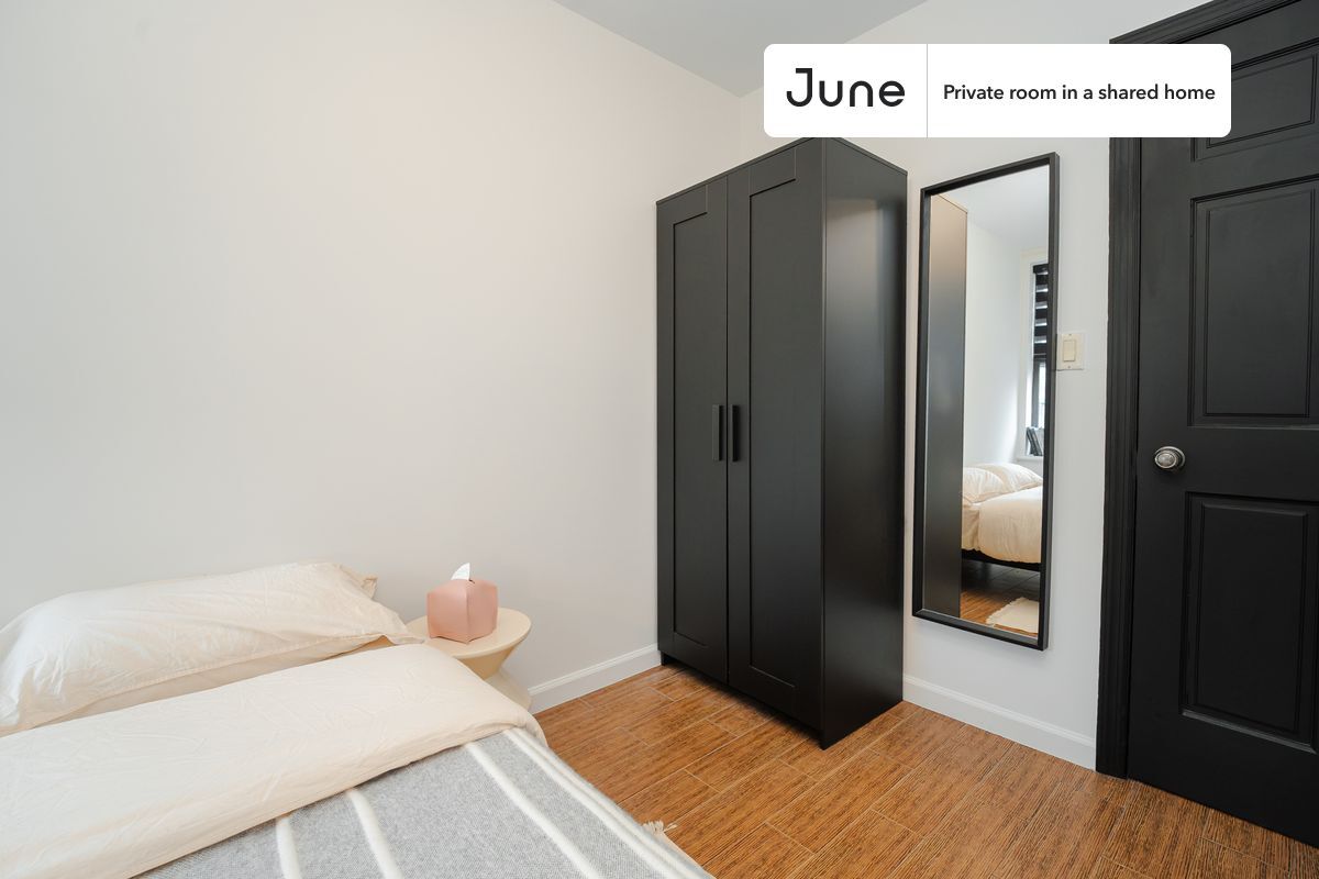 Building Photo - Room in Shared 3 bed/1 bath home in Chinatown