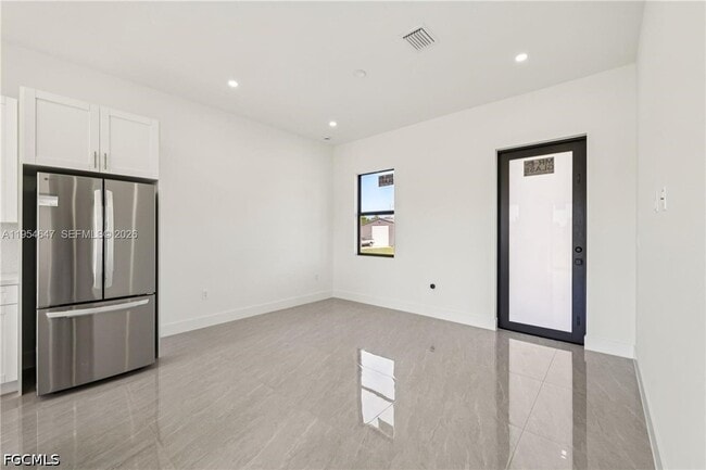 Building Photo - 4402 E 19th St