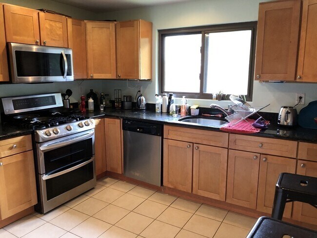 Building Photo - 9 Reservoir Rd