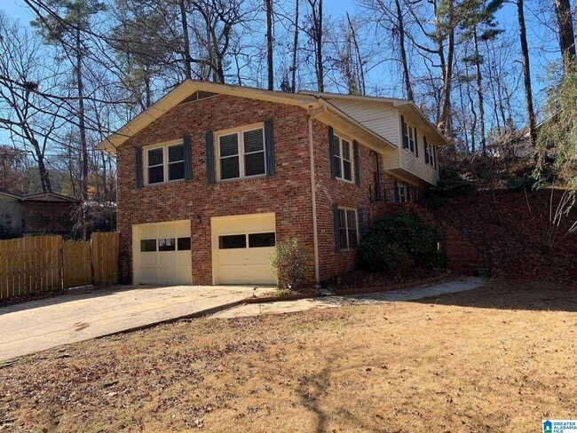 Building Photo - 1624 Lakewood Dr