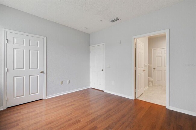 Building Photo - 18001 Richmond Pl Dr