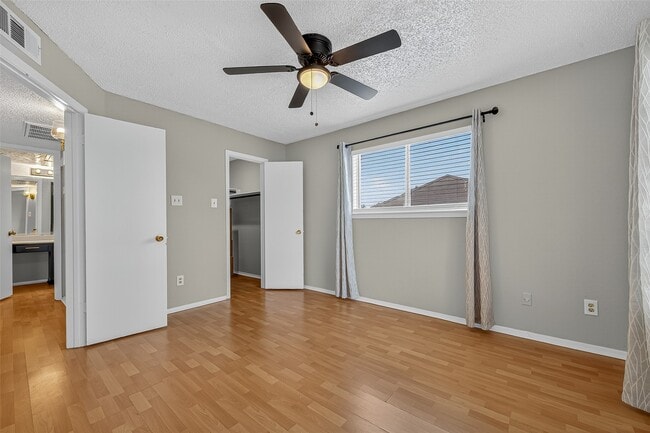 Building Photo - 10555 Turtlewood Ct