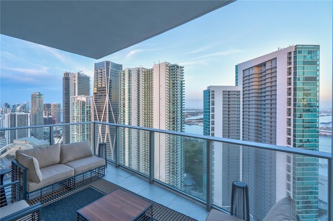 Building Photo - 851 NE 1st Ave