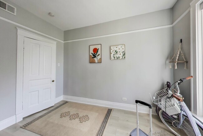 Building Photo - 5169 S Michigan Ave