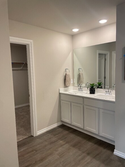 Building Photo - 15622 S 75th E Ave