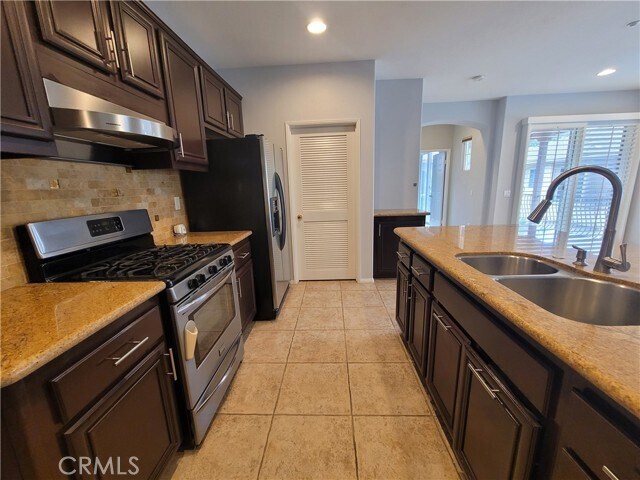 Building Photo - 74 Rosenblum