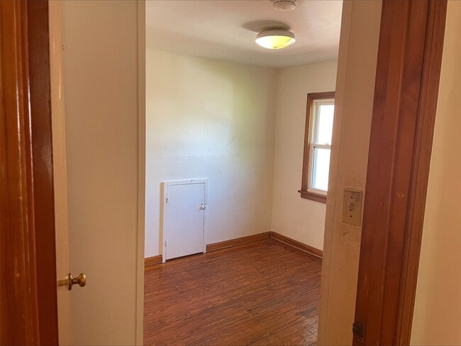 Building Photo - 817 W 31st St