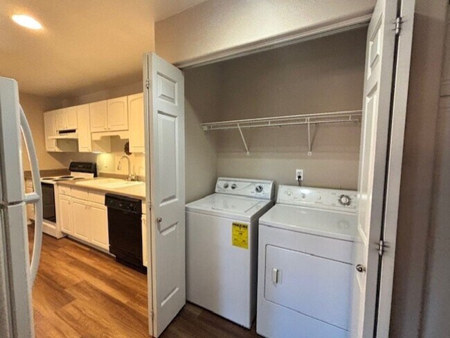 Building Photo - Lower Level Sunriver Condominium Unit - Powder Village H5