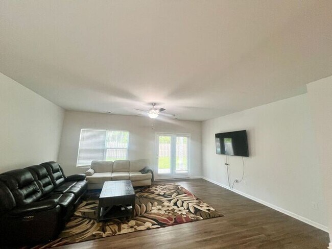Building Photo - Parsons Mill Castle Hayne, 4BR, 2 Car Gara...