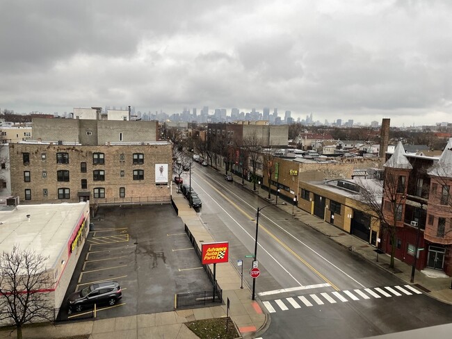 Building Photo - 2702 W Chicago Ave