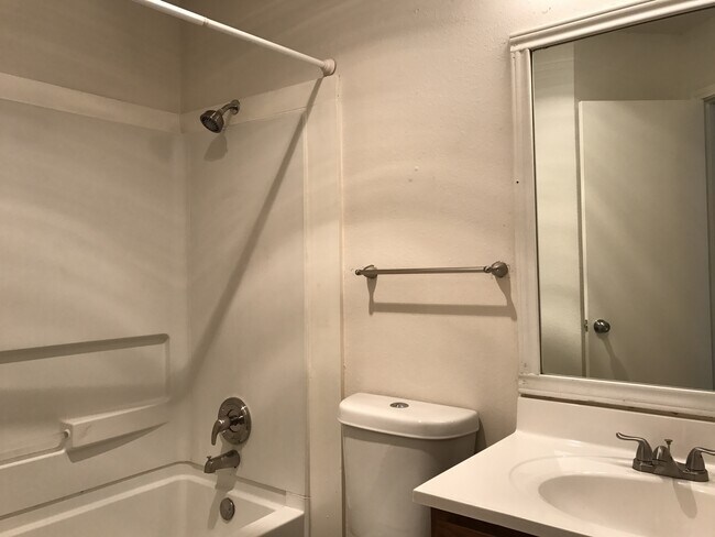 Building Photo - Sandiland