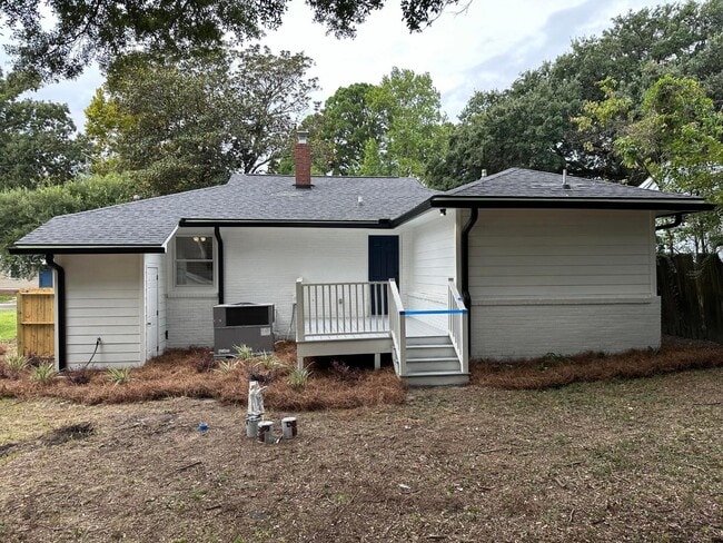 Building Photo - 5464 Crown Ave