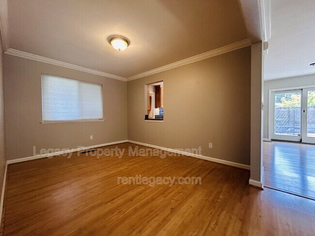 Building Photo - 1163 Gamay Dr